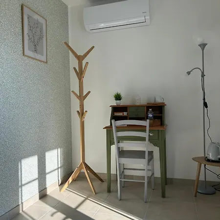 O Ptit Verger Oda ve Kahvaltı 3*